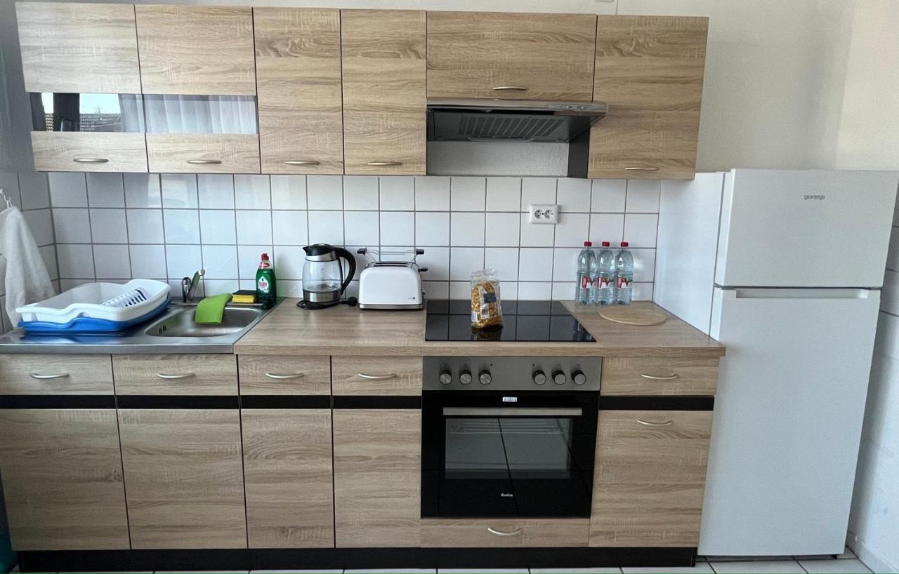 Zimmer Fuer Monteure, Handwerker Oder Reisende Essen Exterior photo